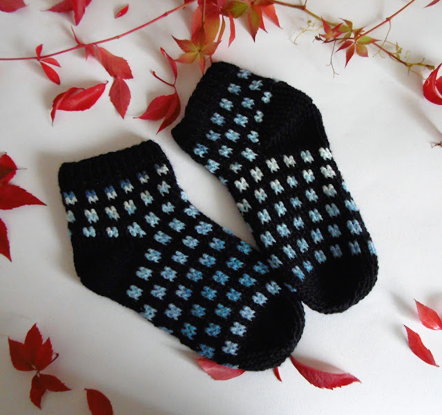 #heegeldatud #crochet #black #socks #blue #squares #handmade #crochetsocks #slippers