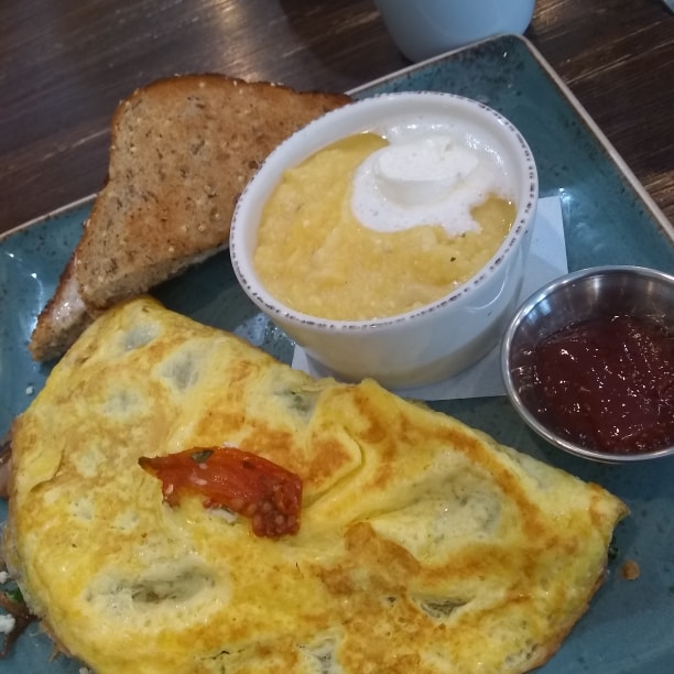 Kate's blog (Reading & Eating) Lunch/Dinner 20/8/19 Veggie Omelette