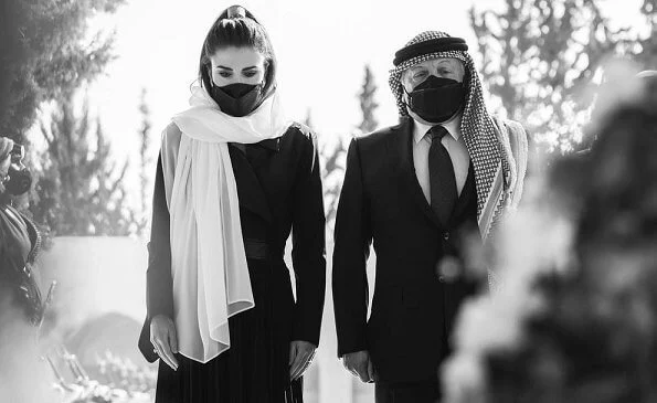 King Abdullah and Queen Rania visited the tomb of the late King Hussein