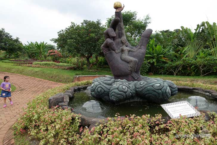 taman legenda keong emas tmii jakarta
