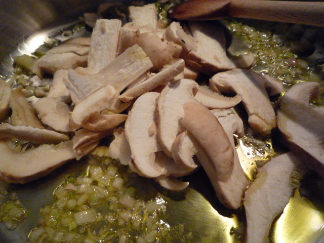 Bolli&amp;#39;s Kitchen: Asperges vertes sautées avec mousserons - Gebratener ...