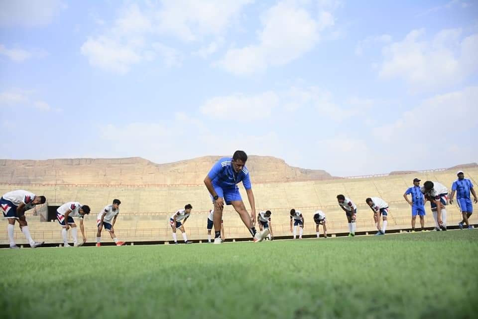 وحدة صنعاء يجري اول تمارين في ملعب سيئون (صور)