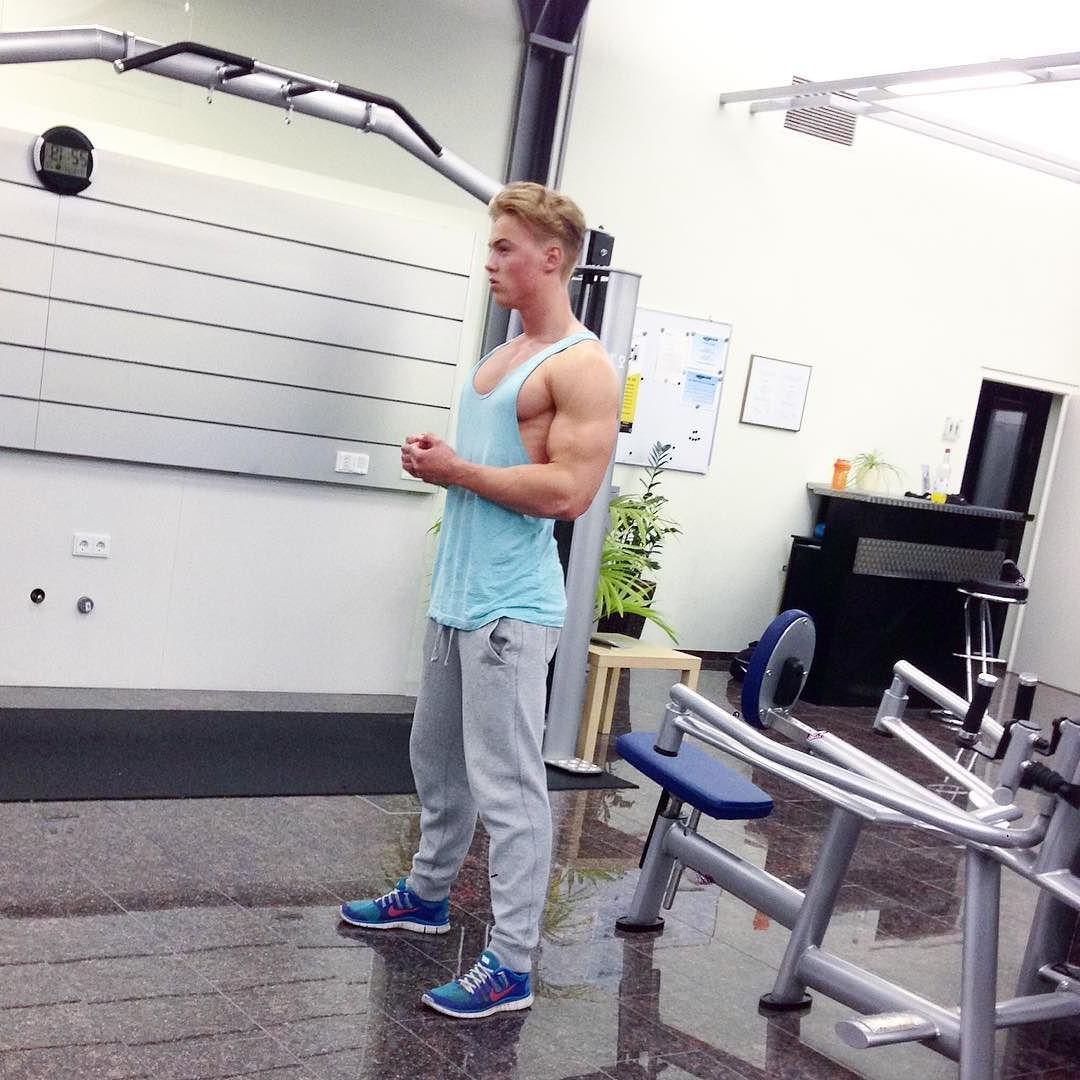 cute-blond-teen-college-bro-gym-boy-big-biceps-triceps-pecs