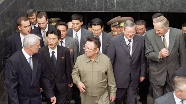 Chairman Kim Jong Il visiting Novosibirsk, August 11, 2001