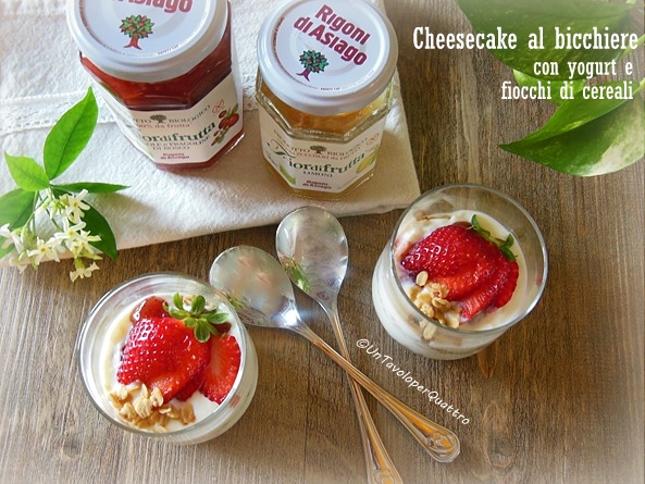 Cheesecake leggera allo yogurt con fiocchi di cereali