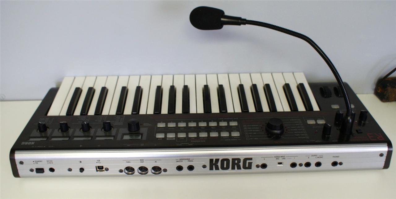 R3 SYNTHESIZER AND VOCODER WITH ADAPTER AND MICROPHONE Gold