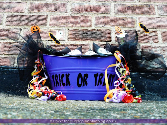 Trick or Treat Decorated Tub {Crafty October} at The Purple Pumpkin Blog
