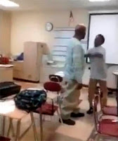 alumno le pega a su profesor