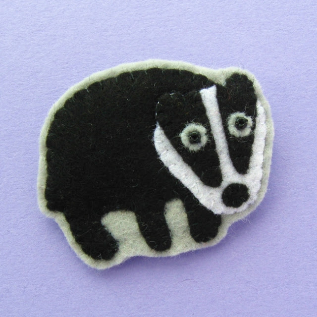 https://www.etsy.com/uk/listing/757621111/new-fox-badger-pdf-patterns-felt-brooch