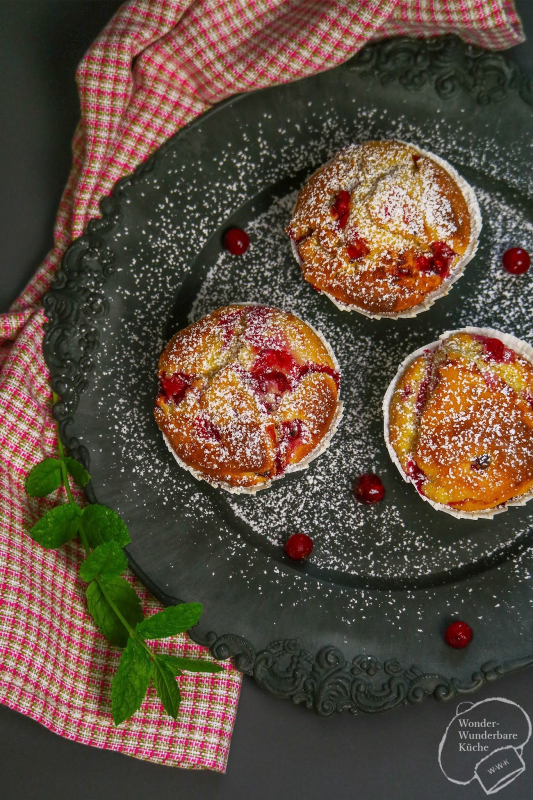 JoghurtMuffins mit Johannisbeeren