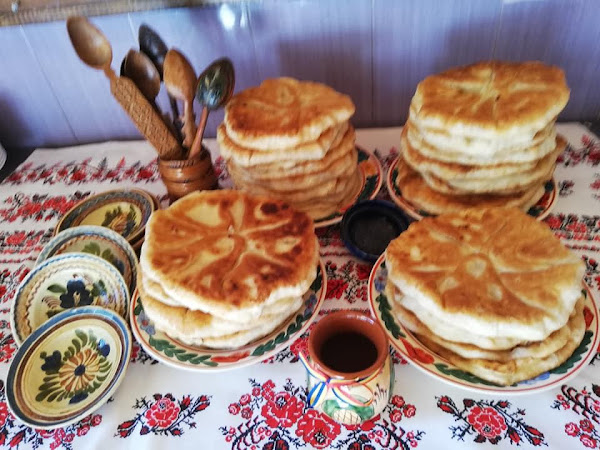 Plăcinte pădurenești cu  brânză