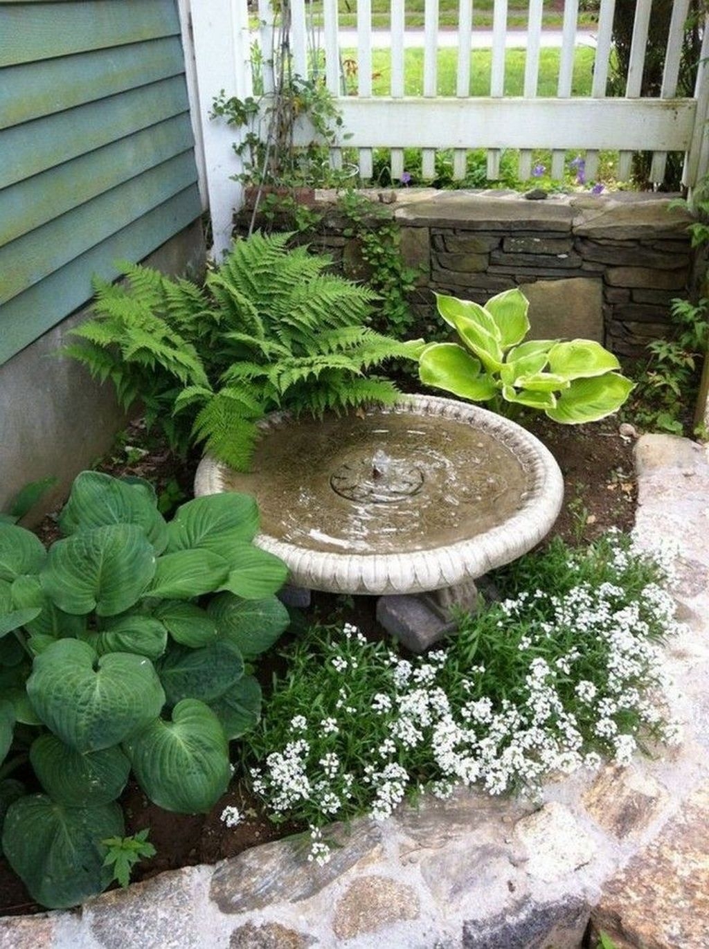 30+ Unordinary Water Feature Front Yard Backyard Landscaping Ideas