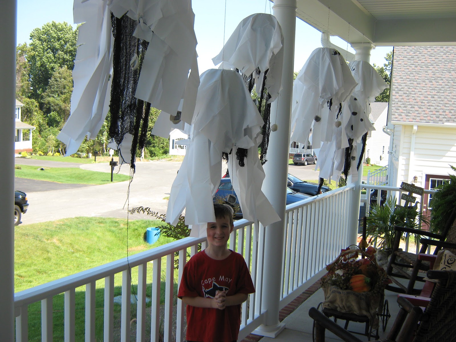 fake-it-frugal-holidays-make-your-own-shower-curtain-ghosts