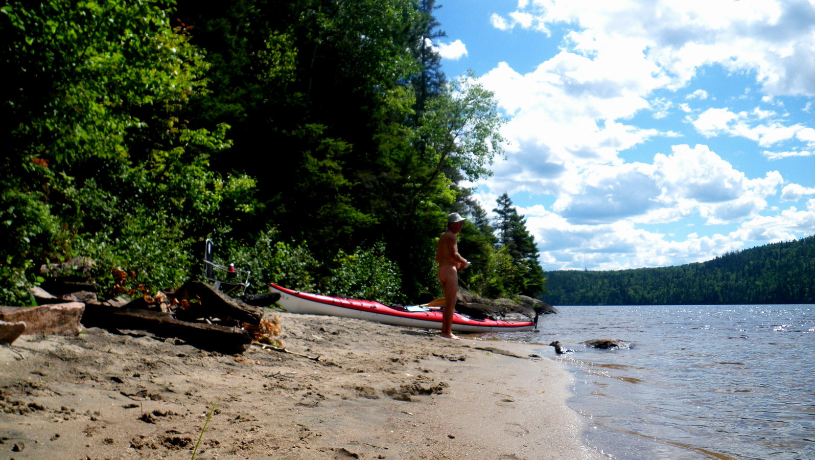 LE GARS DU LAC... ET DU PARC Beau kayak lac Kénogami avec une