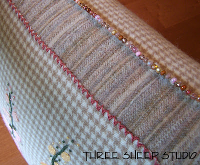 Blanket Stitch - Scalloped Blanket Stitch - How To Conceal Knots - ThreeSheepStudio.com