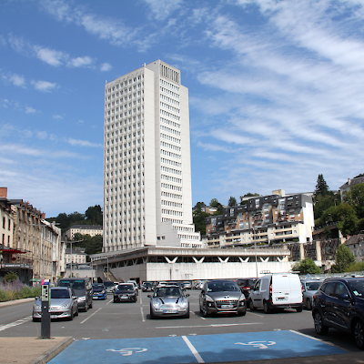 ‘Cité administrative Jean Montalat’ complete with podium and pedestrian bridges. ‘Cité administrative Jean Montalat’ complete with podium and pedestrian bridges.