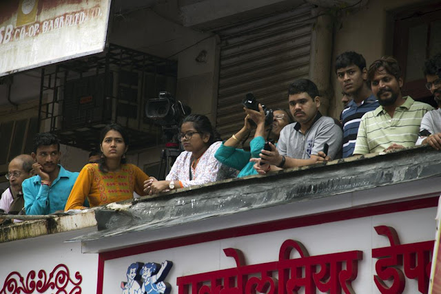 expressions, people, dahi handi, govindas, dadar, chawl, photographers, human pyramid, india, 