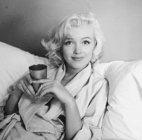 daily timewaster: Marilyn Monroe looking absolutely darling in 1953