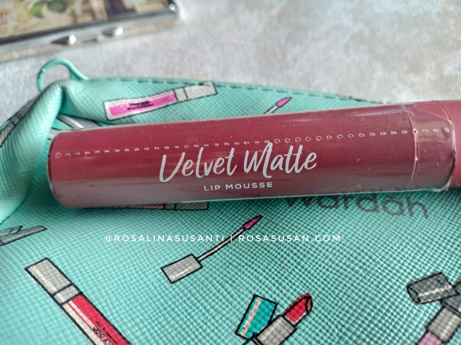 Perbedaan Wardah Exclusife Matte Lip Cream Vs Wardah Velvet Matte Lip Mousse Rosa Bercerita