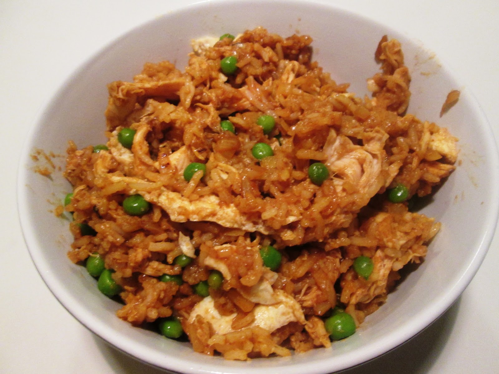 En verden af smag!: Stegte Ris med Kylling og Ærter