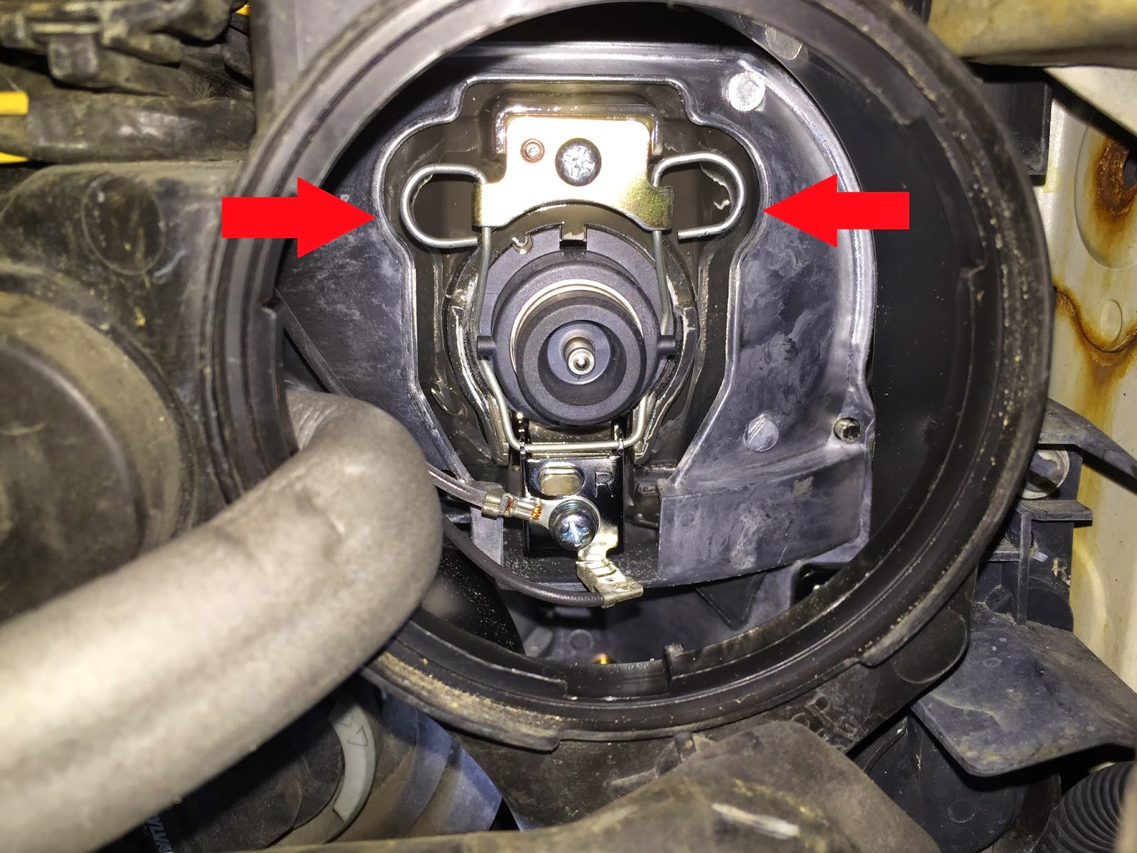 PerfektAdrenalin DIY Xenon Headlight Bulb on Infiniti QX4