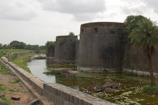 Ahmednagar Fort Information In Marathi अहमदनगरचा भुईकोट किल्ला / Ahmednagar Fort
