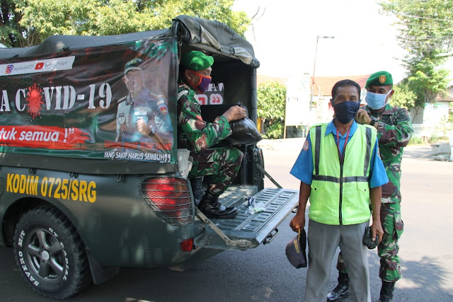 Wow Kodim Sragen kembali bagikan sembako untuk Juru parkir