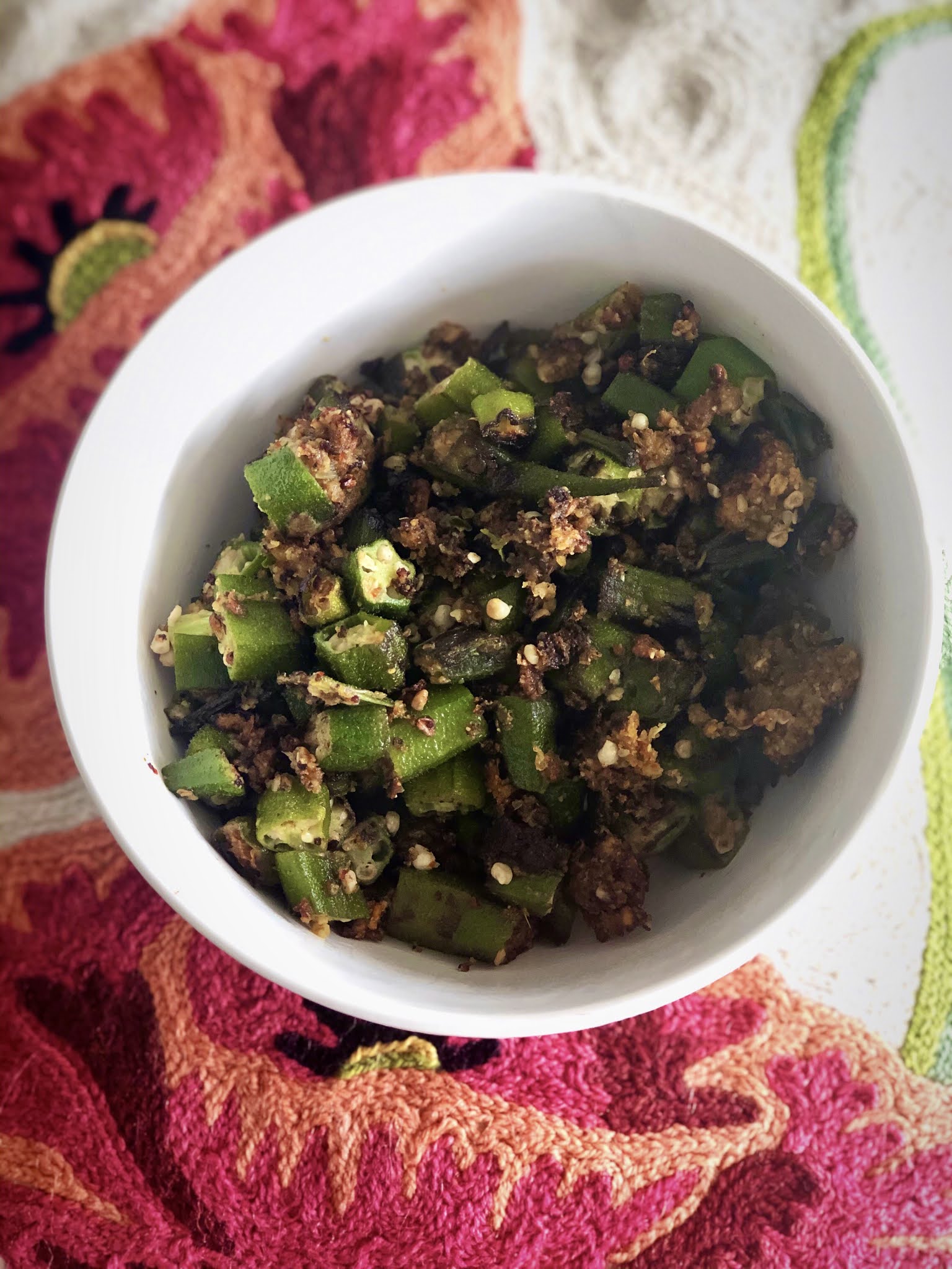 Okra with sesame and peanuts