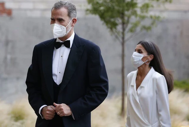 Queen Letizia wore a white Carli dress from LoLa Li. Magrit metallic leather pumps and clutch, Coolook earrings