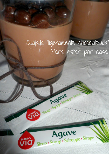  <strong>Cuajada</strong> "ligeramente chocolateada" con sirope de ágave 