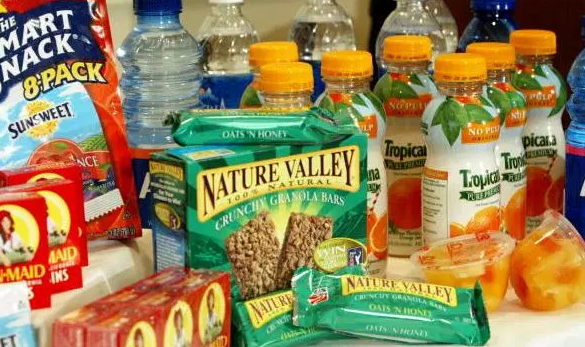 Snacks outlet grocery organic budget friendly athlete giveaway money shopping young Healthy Snack Foods To Buy At The Grocery Store - Doctor Heck