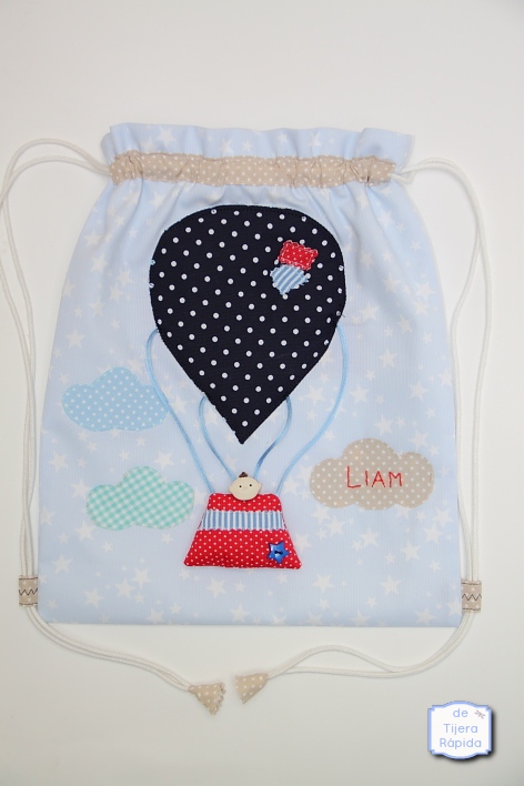 Mochila para guardería con un globo en relieve