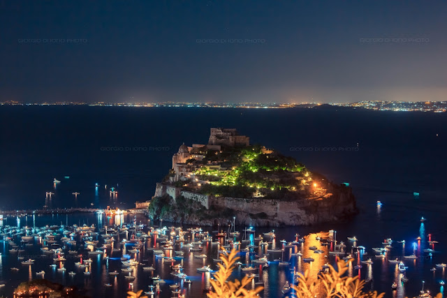 Festa a mare agli scogli di Sant' Anna, Festa di Sant' Anna 2015, foto fuochi d'artificio Ischia, Incendio del Castello Aragonese Ischia, Baia di Sant' Anna, Scogli di Sant' Anna, 