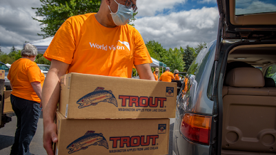 Gereja LakeWood Joel Osteen Bermitra Dengan World Vision Untuk Memberi Makan Bagi Yang Lapar