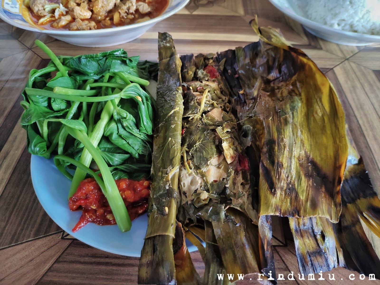 tuna stew curry-like dish at waung makan hercules in pogung kidul jogja