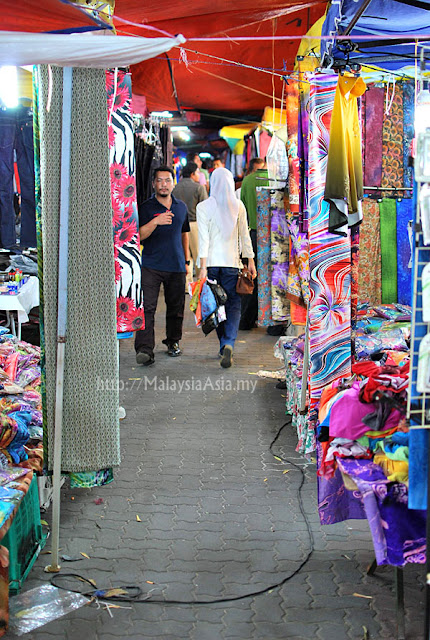 Shopping at Wakaf Che Yeh