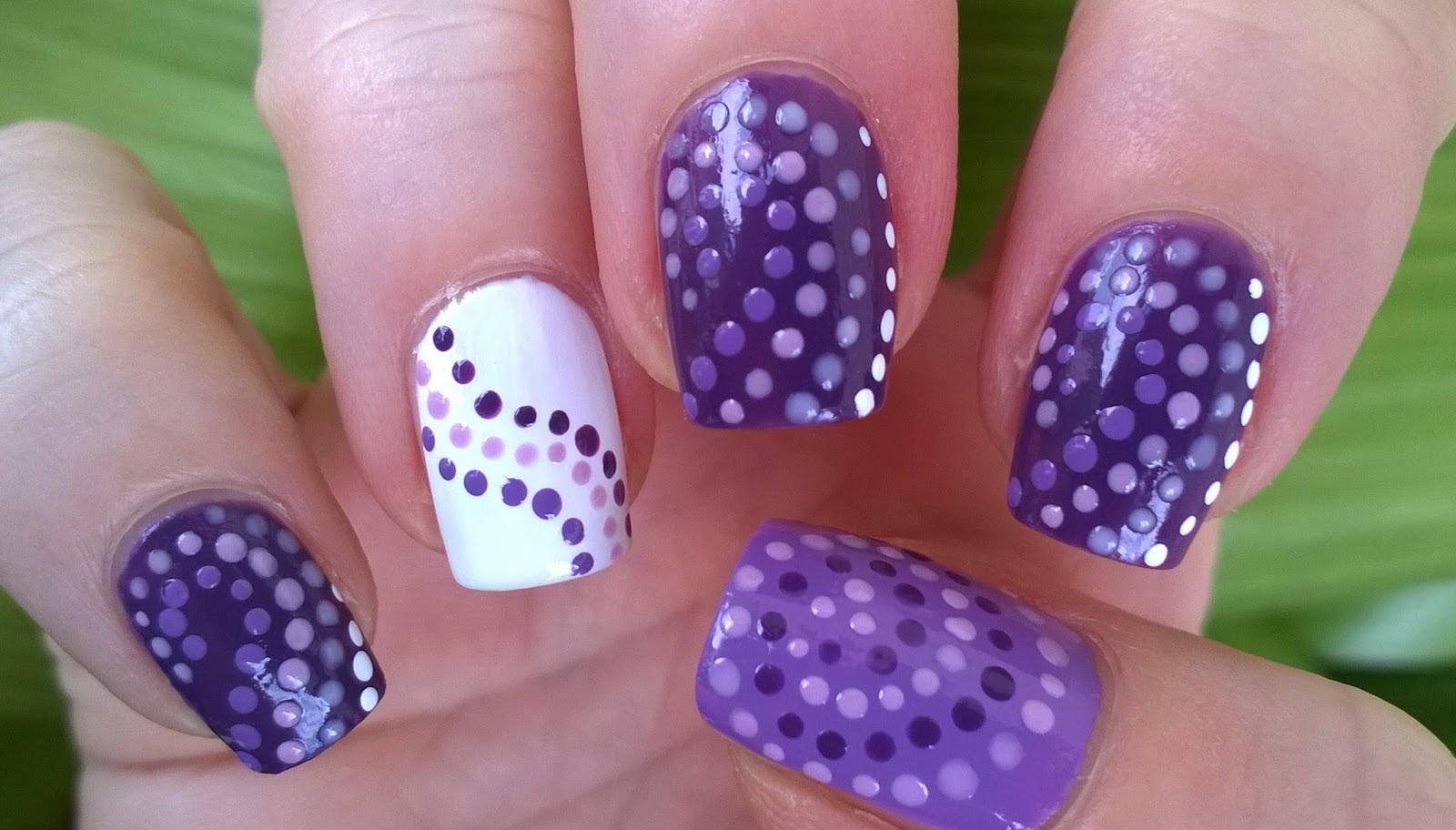 Minimalist Dot Nail Art - wide 5