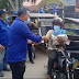 Di Tengah PPKM, Ketua DPD GP-Nasdem Tebingtinggi H.M.Azwar Berbagi Ke Abang Becak