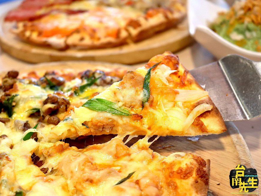 台南披薩吃到飽/手工現做窯爐燒烤/特調配方麵皮搭配豐富餡料/20多種披薩口味一次滿足/披薩、炸雞、脆薯、義大利麵、飲料、沙拉、濃湯、冰淇淋無限供應/不收服務費