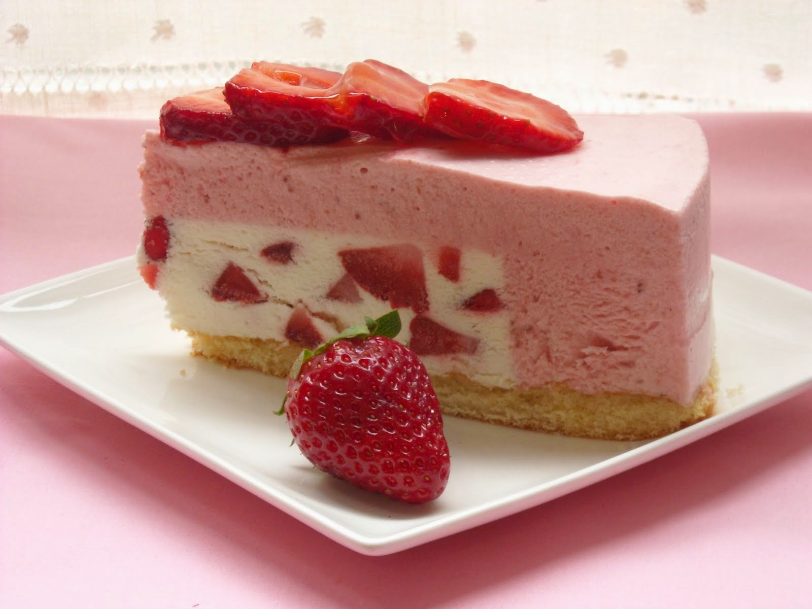 TARTA MOUSSE DE CHOCOLATE BLANCO Y FRESAS... UNA SEGUNDA OPCIÓN La TARTA MOUSSE DE CHOCOLATE BLANCO Y FRESAS... UNA SEGUNDA OPCIÓN La
