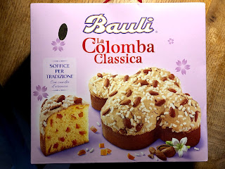 イタリアのイースター銘菓のコロンバの箱