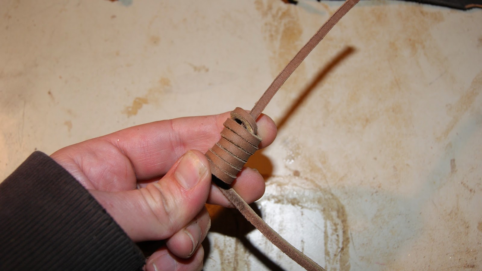 Knife Wonder How I tie Lanyards on Smaller knives