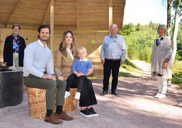 Prince Carl Philip, Princess Sofia and Prince Gabriel, Duke of Dalarna visited the Säterdalen nature reserve. Princess Sofia wore a beige blazer  by Andiata