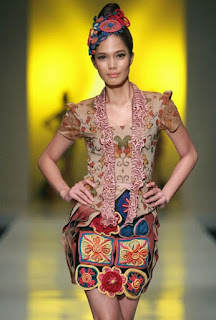 Model Baju Kebaya Modern Lengan Pendek