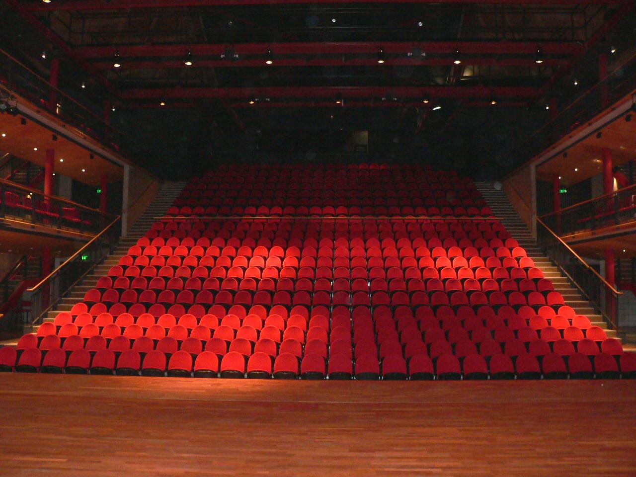 Theater seating. Сцена. Места для зрителей в театре. Маленькая сцена. На сцене места для зрителя.