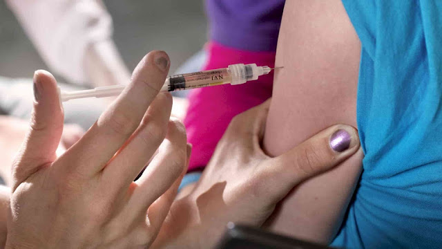 هولندا تبدأ إعطاء لقاح كورونا قبل موعد حملة التطعيم