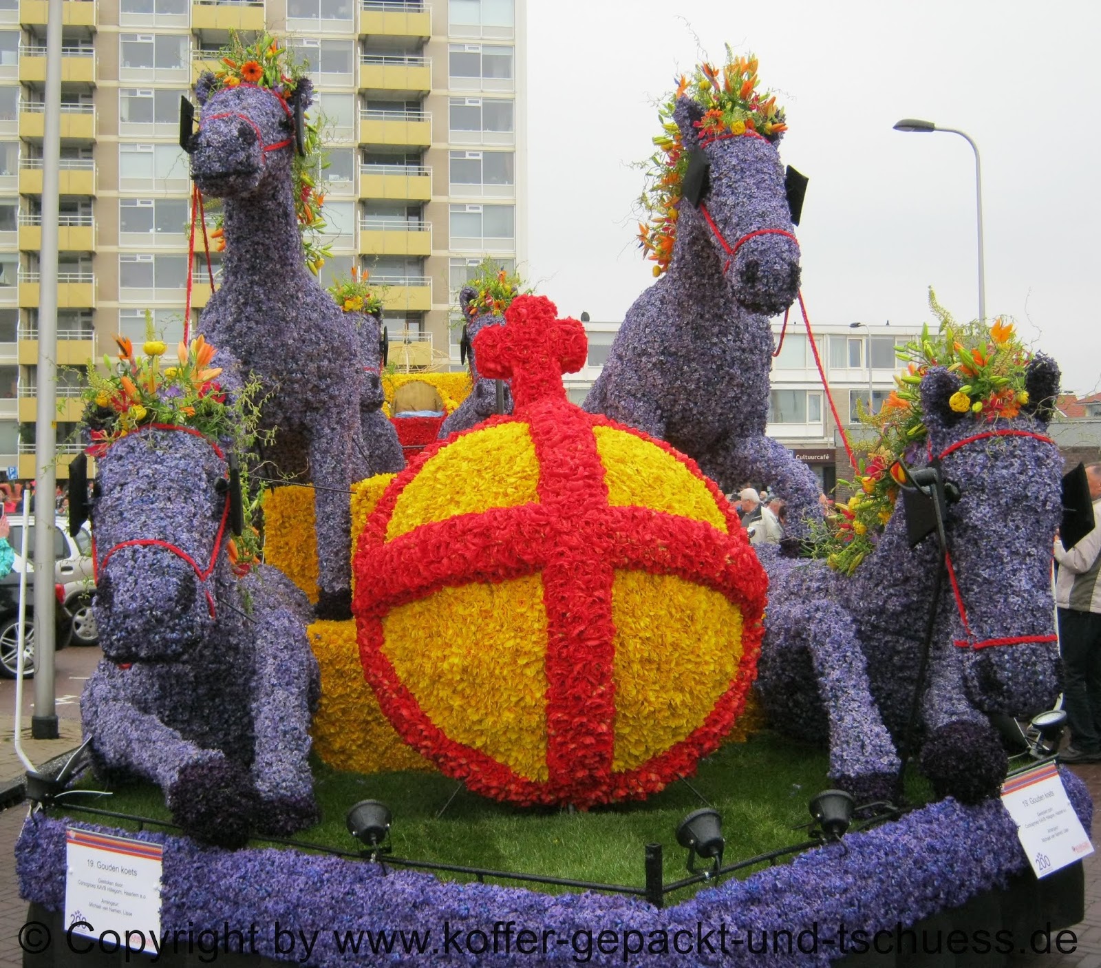  Koffer gepackt und tschuess: Noordwijk aan Zee / Blumenkorso Motiv 