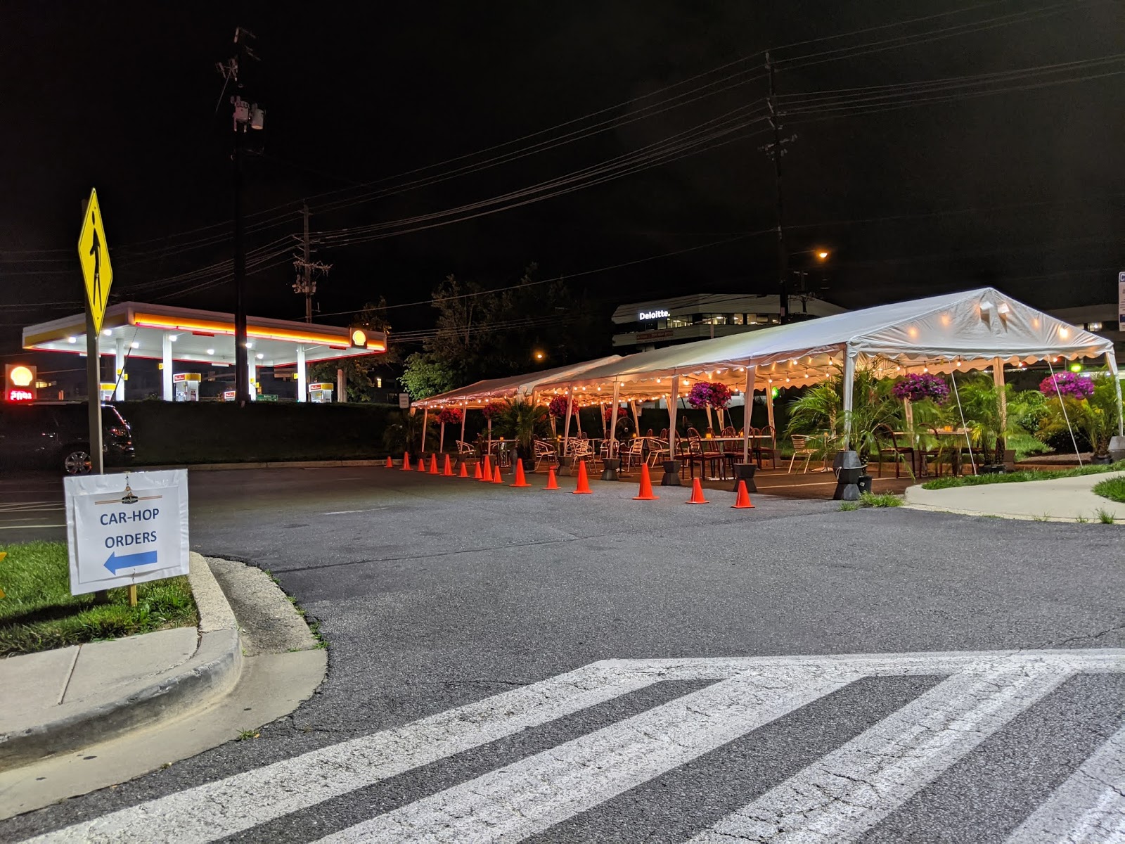 Rockville Nights Outdoor seating at Silver Diner in Rockville