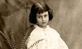 Τι ενέπνευσε τον Lewis Carroll για να γράψει την «Αλίκη στη Χώρα των Θαυμάτων»