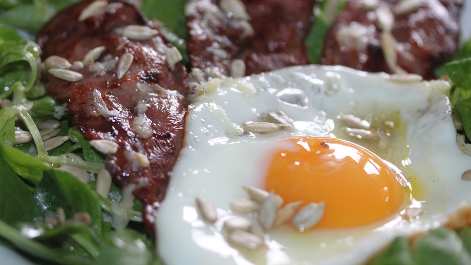 Simply Lecker Lamb's Lettuce, Bacon, Egg Salad with Lemon and Honey